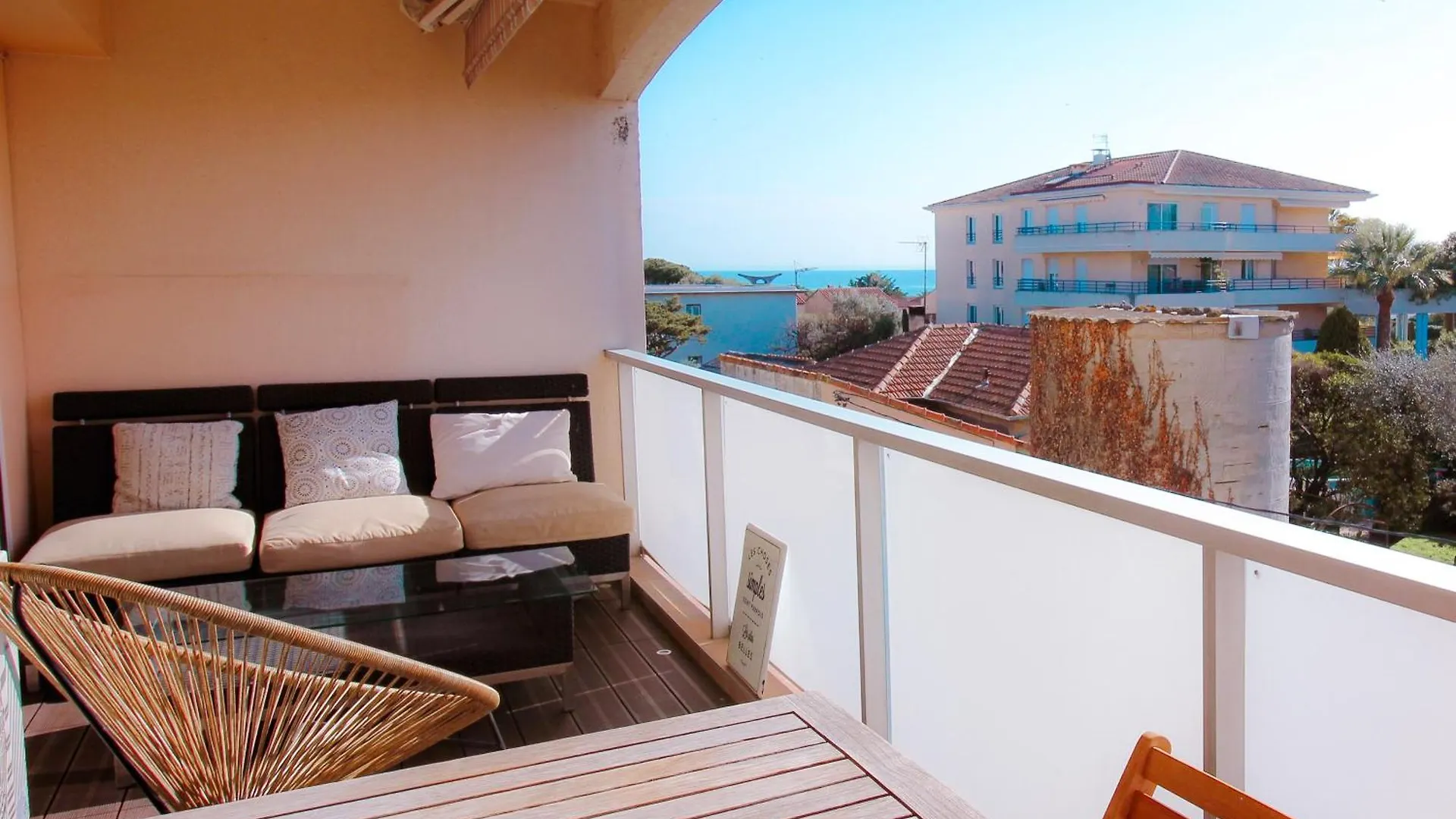 Jules Grec Appartement Loggia Piscine Et Confort A Antibes